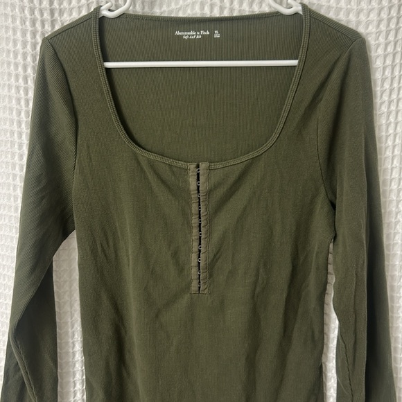 Soft A&F Rib Green Bodysuit with hook & eye closure XL - Picture 2 of 7